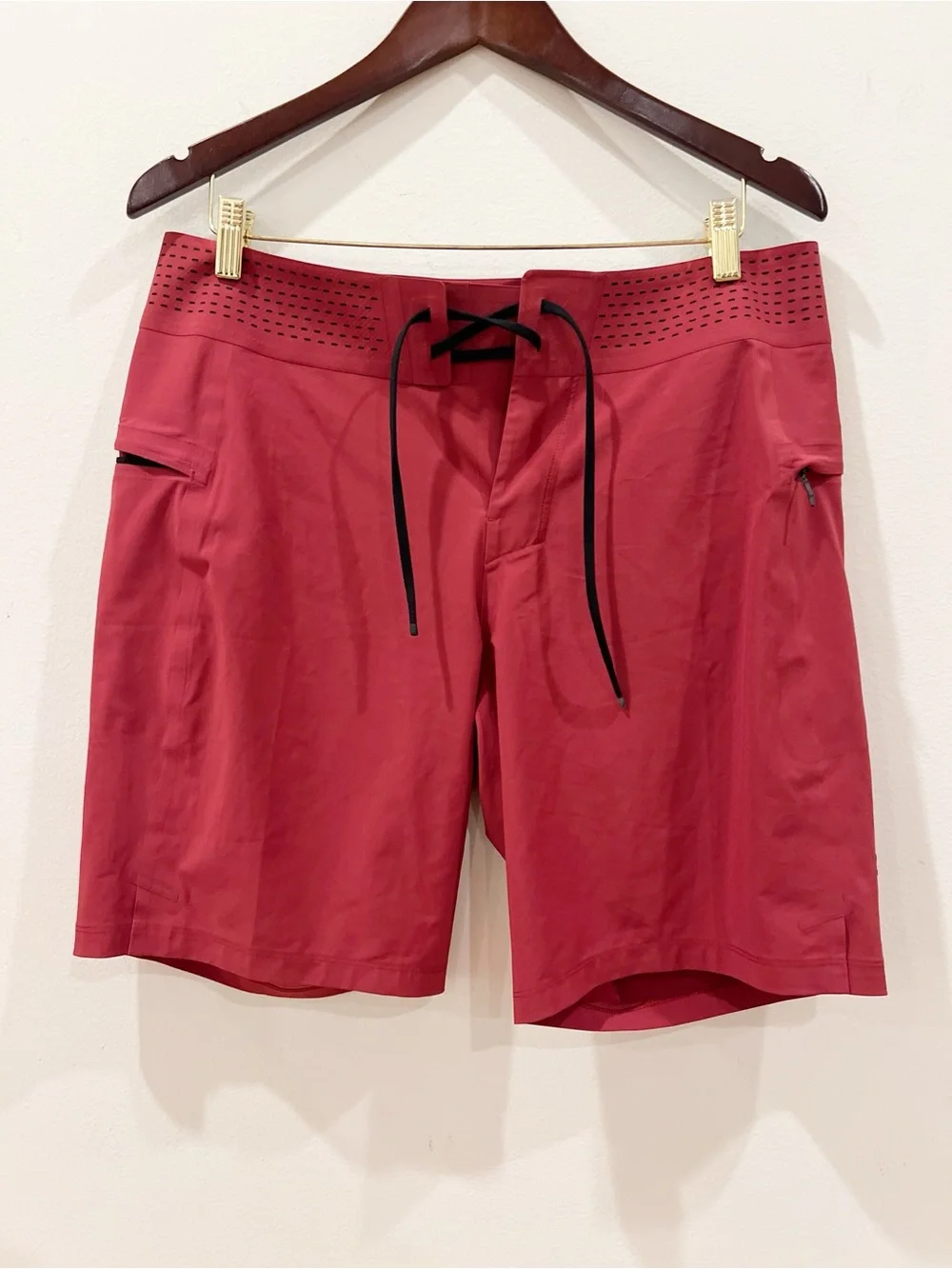 Lululemon Board Short Mens 32 Red Current State Swim Surf Beach Vacation Resort